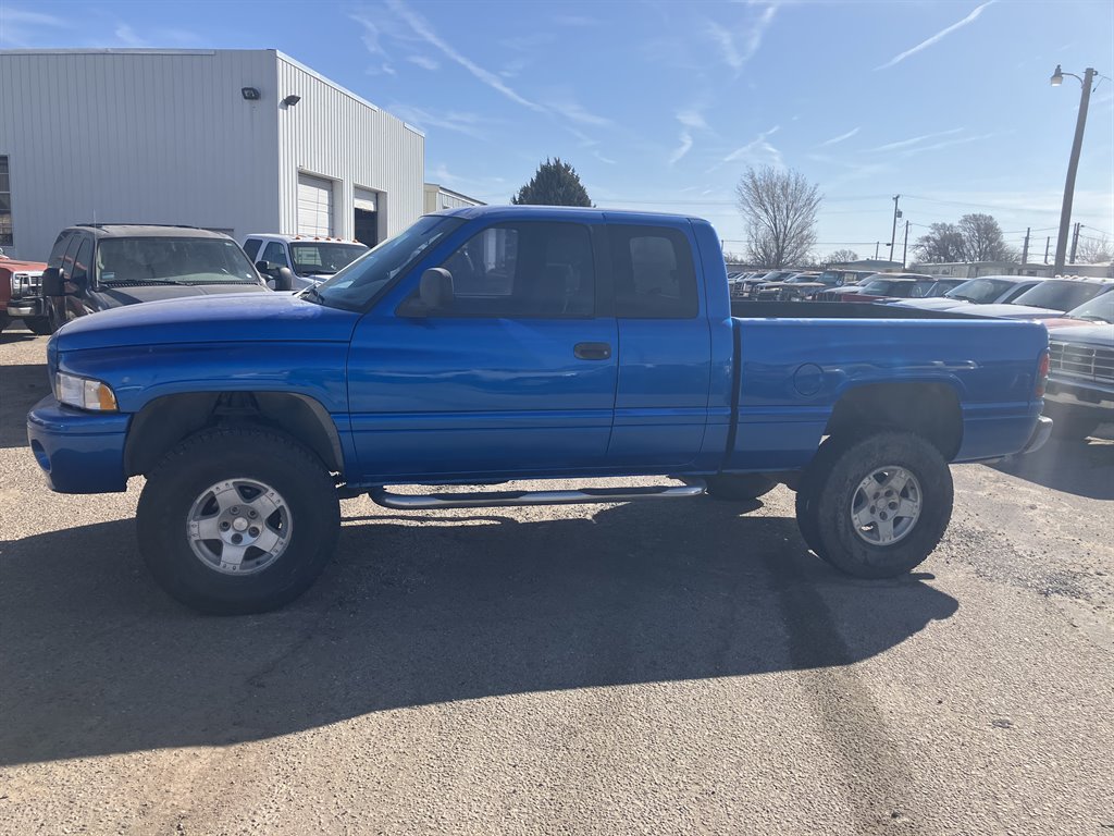 2001 Dodge Ram Pickup SLT's photo