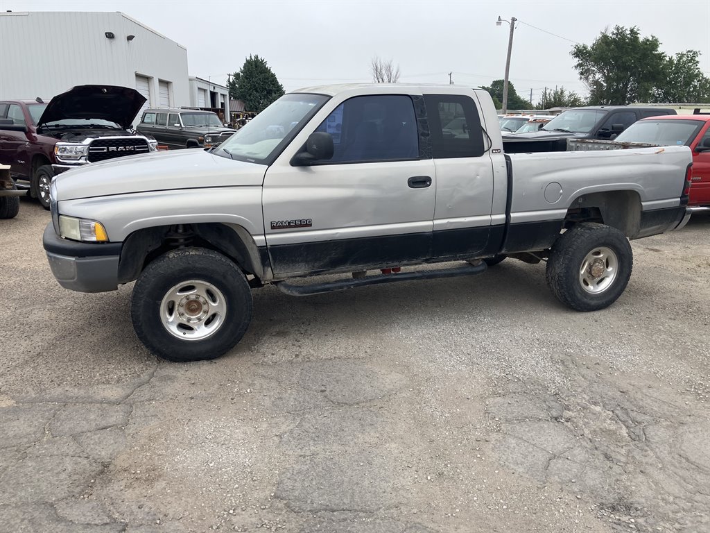 2000 Dodge Ram 1500 2500 ST 4X4 QUAD CAB LWB's photo